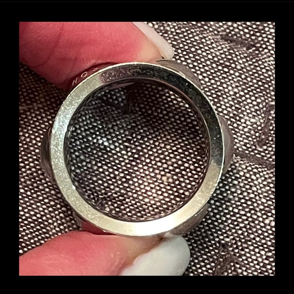 Authentic Louis Vuitton Large White Gold & Diamond Clous Ring - Picture 10 of 13